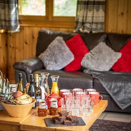 Chalet Himalaya , 10 Person Chalet With 5 Ensuite Bedrooms And Outdoor Jacuzzi In Meribel Centre Eksteriør billede