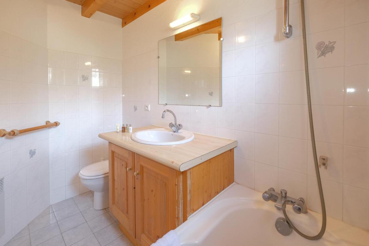 Chalet Himalaya , 10 Person Chalet With 5 Ensuite Bedrooms And Outdoor Jacuzzi In Meribel Centre Eksteriør billede